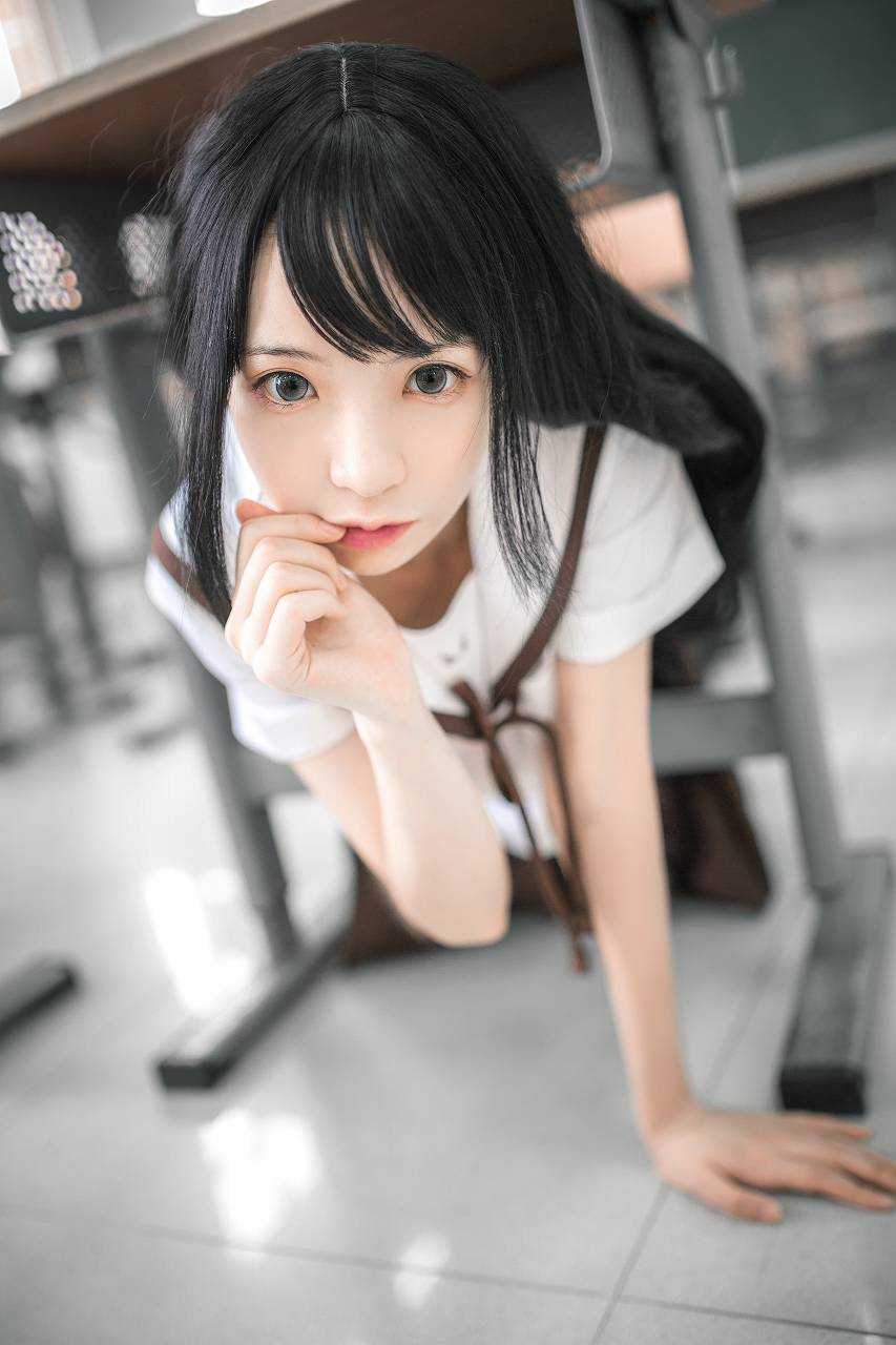 「coser」疯猫ss – jk棕裙(22P/30MB)