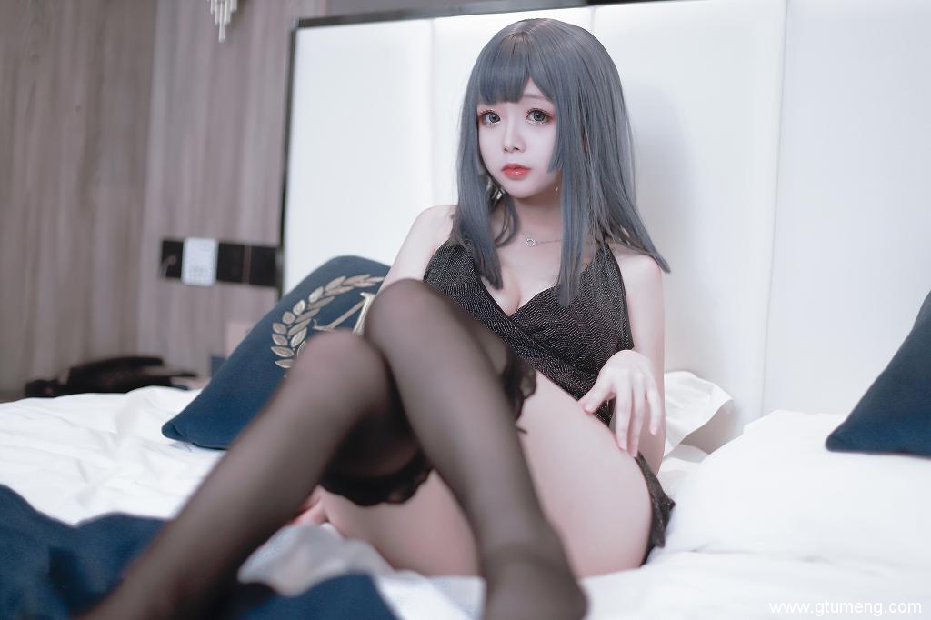 「人气coser」日奈娇 – 黑色礼服(45P/399MB)